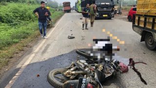 Tabrak Truk Muatan Sawit Pasutri Tewas Ditempat