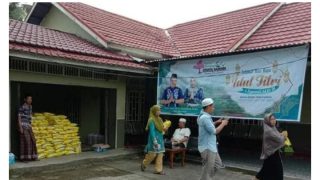 Tidak Tanggung-tanggung,Owner Athaya Garden Brigpol Maidani Bagikan Ratusan Sembako dan THR Satu Dusun Bedaro