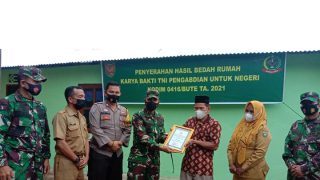Bantu Wujudkan Rumah Layak Huni,Dandim 0416/BUTE Serahkan Hasil Bedah Rumah Kepada Warga