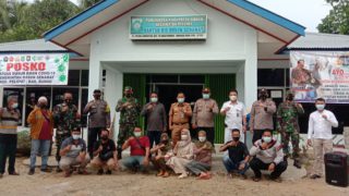 Pemdus Senamat Gelar Kegiatan Pemantauan Pasar Dusun Senamat Sekaligus Bagi Masker Gratis Kepada Pedagang dan Pengunjung Pasar