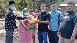 Ormas Gempur Beri Bantuan Sembako Untuk Korban Kebakaran di Dusun Peninjau