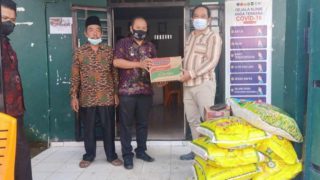 Aksi Cepat Tanggap,Jumiwan Aguza Beri Bantuan Kepada Korban Kebakaran di Dusun Peninjau dan Dusun Teluk Kecimbung