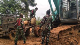 Satgas TMMD ke-112,Maksimalkan Alat Berat Dalam Proses Buka Jalan Baru