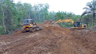 Operator Alat Berat Senang Bisa Bergabung Dengan Satgas TMMD ke 112 Kodim 0416/Bute