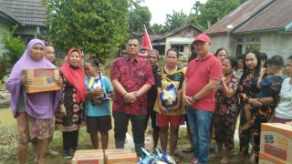 Peduli Terhadap Korban Banjir,DPD PDI Perjuangan Provinsi Jambi Bersama DPC Partai PDI Perjuangan Bungo Salurkan Ratusan Paket Sembako Kepada Warga