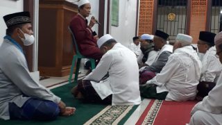 Pemkab Bungo Melaksanakan Rutinitas BASUH Dimasjid Al-Hidayah Btn Askes Kelurahan Pasir Putih