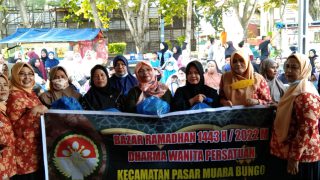 BKAD Lintas Mandiri Kecamatan Pasar Muara Bungo Gelar Kegiatan Sosial Berupa Bazar Sembako Murah