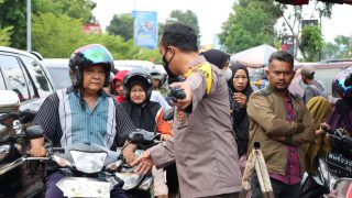 Patut Diacungi Jempol,Aksi Cepat Tanggap Kapolres Bungo Turun Kejalan Urai Kemacetan Dijalinsum