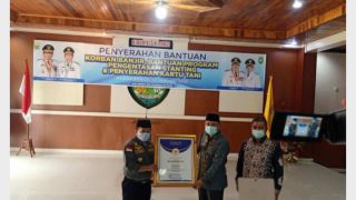 Capai Target Vaksin 70% Bupati Bungo H.Mashuri Terima Penghargaan Dari Gubenur Jambi