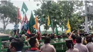 Tolak Perpanjangan Masa Jabatan Presiden,Ratusan Mahasiswa Bungo Geruduk Kantor DPRD