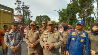 Jelang HUT Bungo Ke-57,Satpol PP dan Damkar Bungo Tertibkan PKL Musiman Yang Berjualan Dibahu Jalan