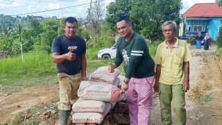Cepat Tanggap, Anggota DPRD Bungo Dari Fraksi PDI-P Gusriyandi Rifa’i Beri Bantuan Kepada Korban Rumah Roboh
