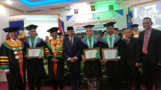 Sidang Senat Terbuka Wisuda Ke-40 IAK Setih Setio Muara Bungo Berlangsung Sukses dan Meriah