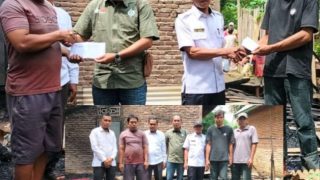 Korban Kebakaran Rumah Dipulau Pekan Terharu Mendapat Bantuan Dari Maidani