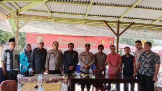 Lewat “Jumat Curhat”Kapolsek Muara Bungo Serap Keluhan Warga Dusun Sungai Arang dan Berikan Solusi