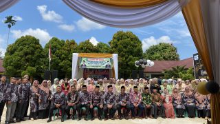 Haflatul Wada’ Kelas IX MTS Negeri 2 Bungo dan Wisuda Tahfidzul Qur’an Berlangsung Sukses dan Meriah