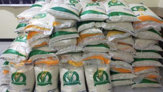Bansos Beras Bulog 10 Kg Kepada Keluarga Tidak Mampu,di Dusun Empelu Diduga Tidak Tepat Sasaran