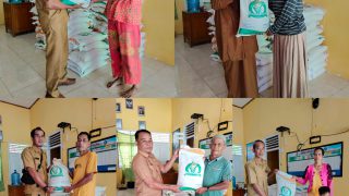 Penyerahan Bantuan Pangan Beras Kepada Keluarga Penerima Manfaat(KPM)di Dusun Tanah Tumbuh Berjalan Lancar dan Tertib