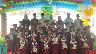 Haflah Akhirussanah PAUD dan MI Latansa Dusun Sepunggur Berlangsung Sukses ,Kasmiyati:Jadilah Generasi Yang Baik,Sosialis,Agamis,dan Idealis