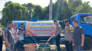 Polres Bungo Salurkan Bantuan Air Bersih Untuk Korban Terdampak Banjir