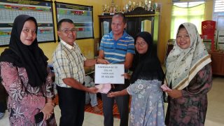 Moment Menghadapi Hari Raya Idul Fitri,Pemdus Tanah Tumbuh Serahkan BLT-DD  Tahun Anggaran 2024