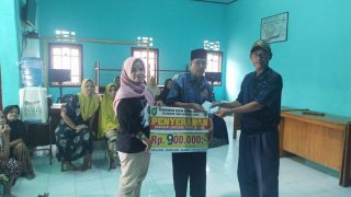 Jelang Hari Raya Idul Fitri 1445 H,Pemdus Sungai Mancur Serahkan BLT-DD Tahun Anggaran 2024 Kepada 22 KPM
