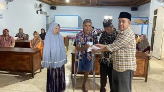 Jelang Hari Raya Idul Fitri,Pemdus Senamat Serahkan Bantuan BLT-DD Tahun 2024
