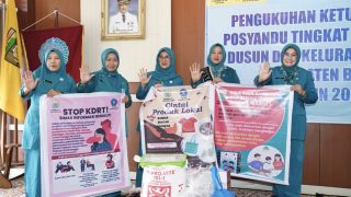Emi Susilawati  Resmi Dikukuhkan Sebagai Ketua Pembina Posyandu Dusun Tanjung Menanti