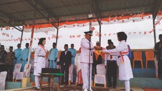 Upacara Bendera HUT RI Ke-79 Berlangsung Khidmat, Rio Dusun Empelu Bertindak Sebagai Inspektur Upacara