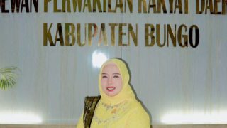 Berangkat Dari Jurnalis, Riana S.Pd Resmi Dilantik Menjadi Anggota DPRD 2024-2029
