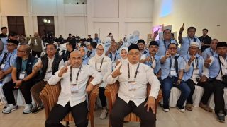 Hadiri Debat Perdana, Dedy-Dayat Tampil Santai Dengan Kemeja Putih
