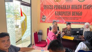 Viral Oknum Coblos Tumpukan Surat Suara,Tim Hukum Dedy-Dayat Lapor Ke Bawaslu