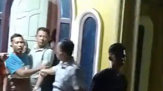 Geram Rio Diduga Selingkuh,Ratusan Masa Gruduk Rumah Datuk Rio Dusun Empelu