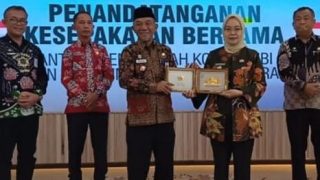 Jangcik Mohza PJ Bupati Merangin Teken MOU Dengan Pemkot Jambi
