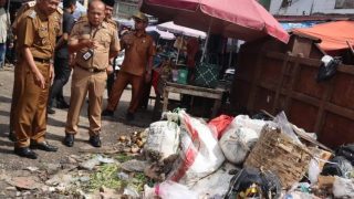 Wabup H A Khafid Pantau Tumpukan Sampah di Pasar Baru dan Pasar Rakyat Merangin