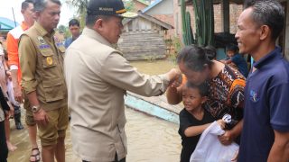 Gubernur Al Haris Pastikan Kebutuhan Korban Banjir Terpenuhi