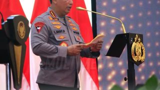 Kapolri Beri Kenaikan Pangkat Luar Biasa Kepada  Personel Yang Gugur Saat Grebek Judi Sabung Ayam Dilampung