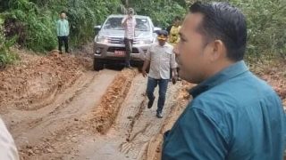 Percepat Visi dan Misi Bupati Merangin M Syukur Blusukan Tinjau Jalan Rusak di Tabsel dan Tabir Timur