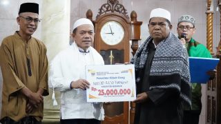 Gubernur Al Haris Serahkan Bantuan Untuk Pembangunan Masjid di Jangkat