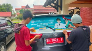 PNS Tak Bisa Gaya-gayaan, Ratusan Mobil Plat Merah Merangin Ditempel Stiker’ Milik Pemerintah’