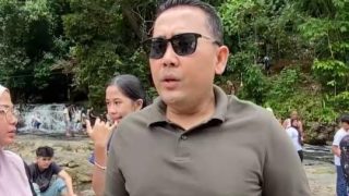 Wisata Lokal Rasa Internasional, Bupati Merangin Beserta Keluarga Mandi Bersama di Objek Wisata Air Terjun Muaro Karing