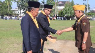 Wagub Sani dan Sekda Sudirman Terima Penghargaan Bintang Legiun Veteran Republik Indonesia