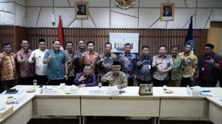 Tingkatkan Mutu Pendidikan Jambi, Gubernur Al Haris Boyong Bupati/Wali Kota Temui Mendikdasmen RI