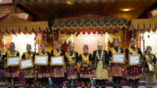 Gubernur Al Haris: Pemberian Gelar Adat Wujud Penghargaan dan Doa