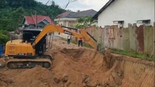 Jalan Warga Lorong Budidaya di Tutup, Puluhan Warga Didampingi Ormas GEMPUR Demo Ke Kantor DPRD Bungo